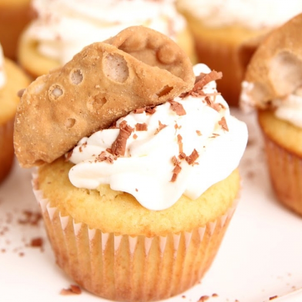 Cannoli Cupcakes