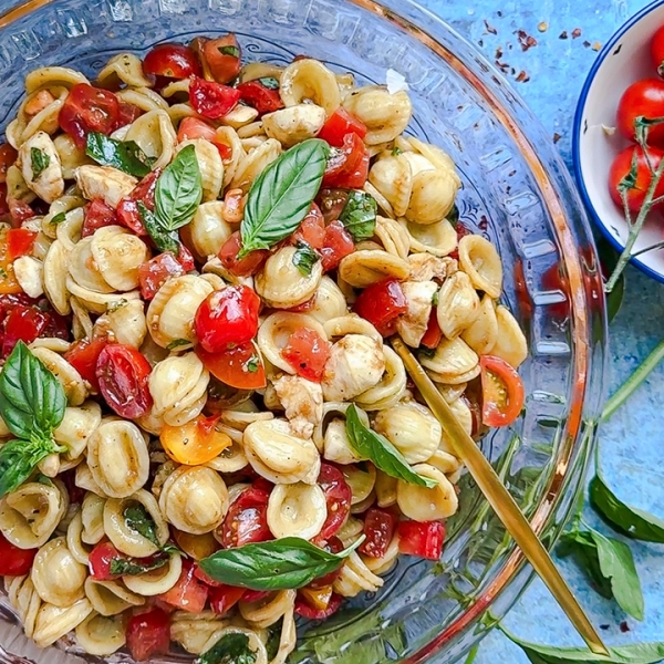 Easy Caprese Pasta Salad