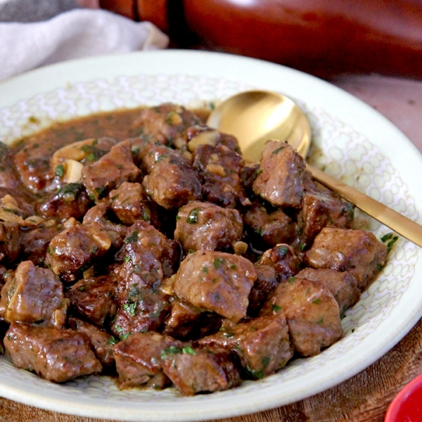 Garlic Beef Tips and Gravy